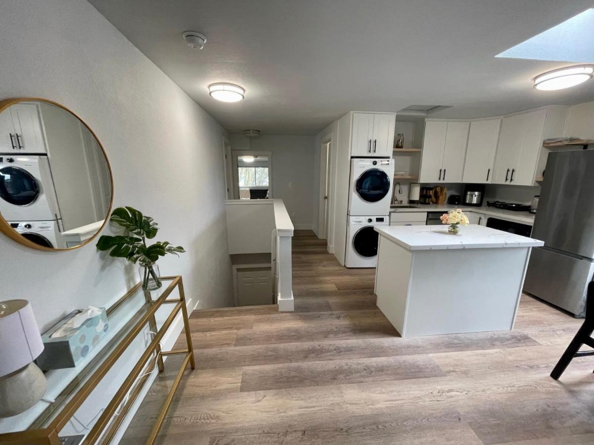 Tacoma 2 Bedrooms 1 Baths Sleep 5 With Compact Kitchen Exterior foto